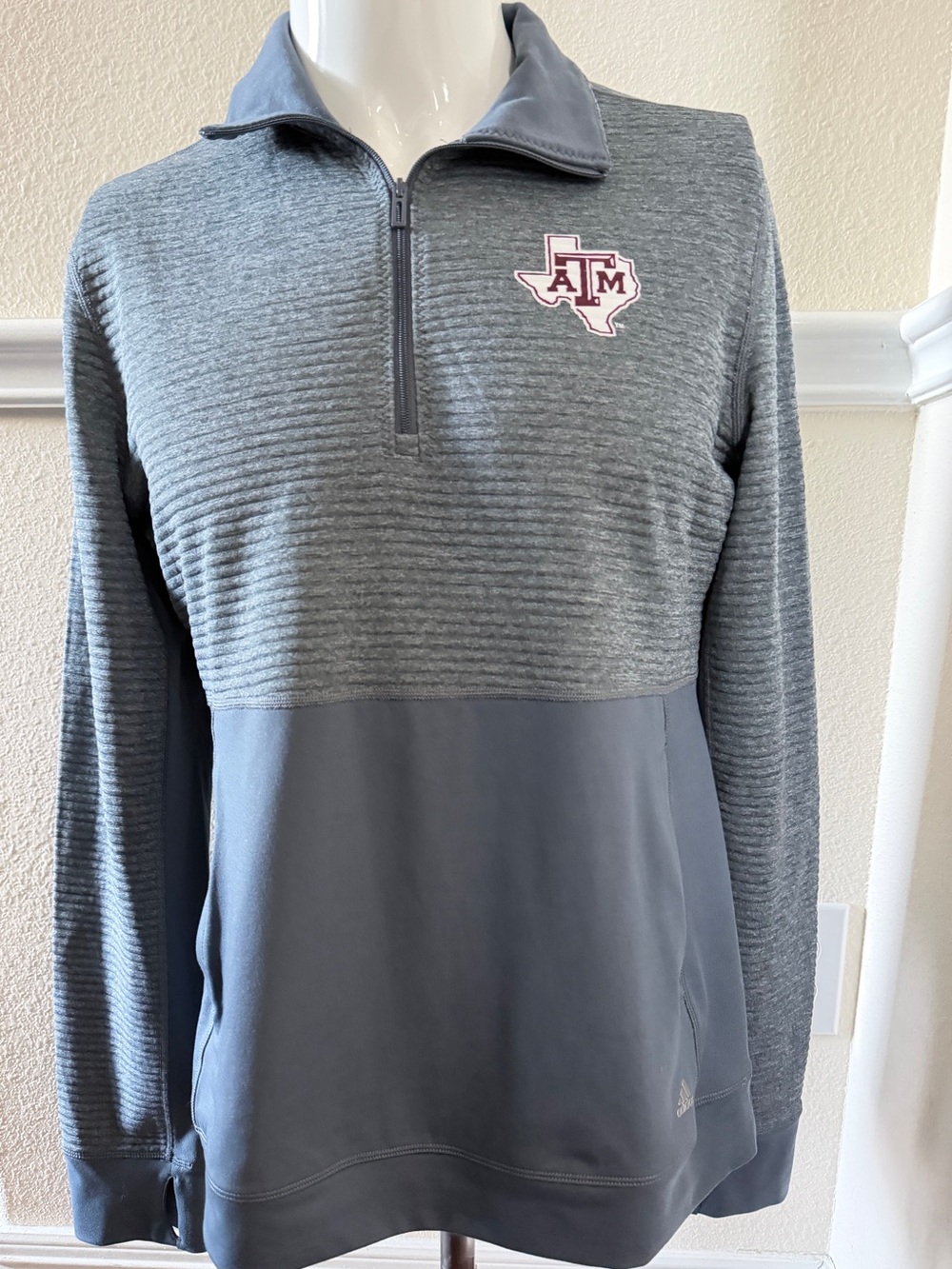 Adidas Texas A&M Aggies Quarter-Zip Pullover  - Gray , Tag shows  L, Fits like M
